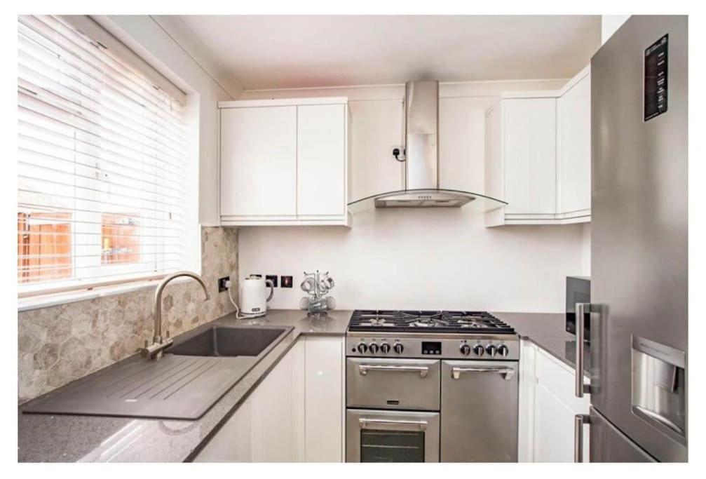 2 Bed - Walking Distance To Harry Potter Studio วัตฟอร์ด ภายนอก รูปภาพ